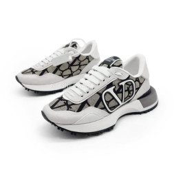 Valentino Vlogo Pace White